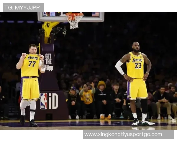 詹姆斯谈上半场表现：战术未能发挥作用出手偏短影响比赛节奏